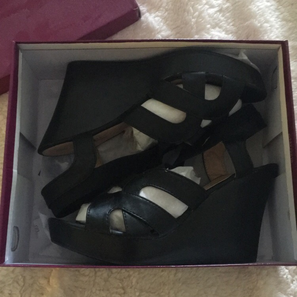 Agape Black Wedges - Phyllis 72